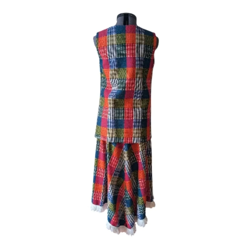 Elegant Plaid Skirt Set with Vest Vintage - Picture 4 of 15